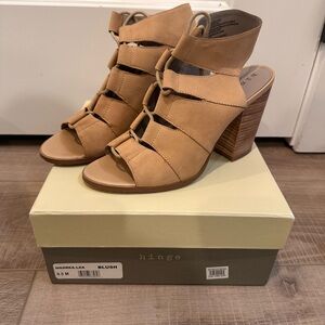 Hinge Drea Lea blush suede sandals- size 9.5
